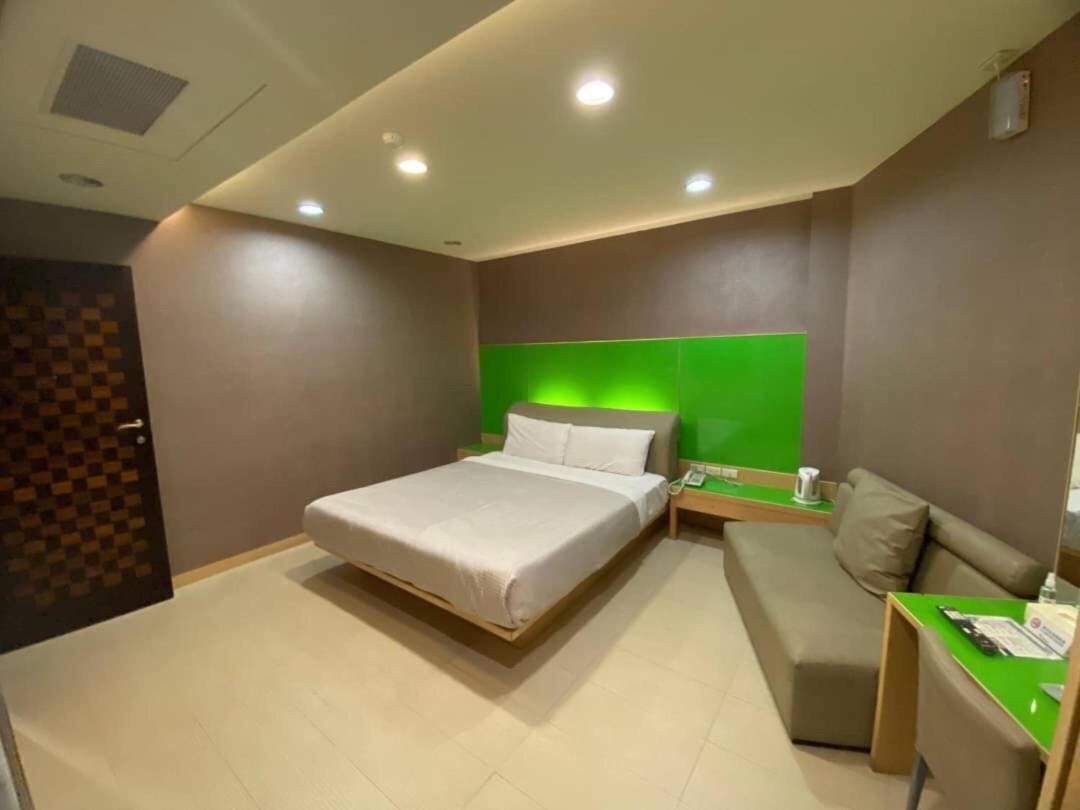 Love Hotel Pingtung Εξωτερικό φωτογραφία